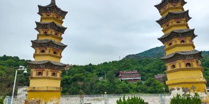 Twin Pagodas of Baosheng Temple
