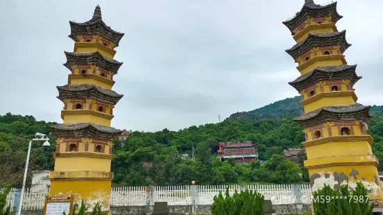 Twin Pagodas of Baosheng Temple