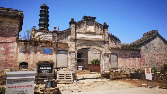 Shousheng Temple and Liuli Pagoda