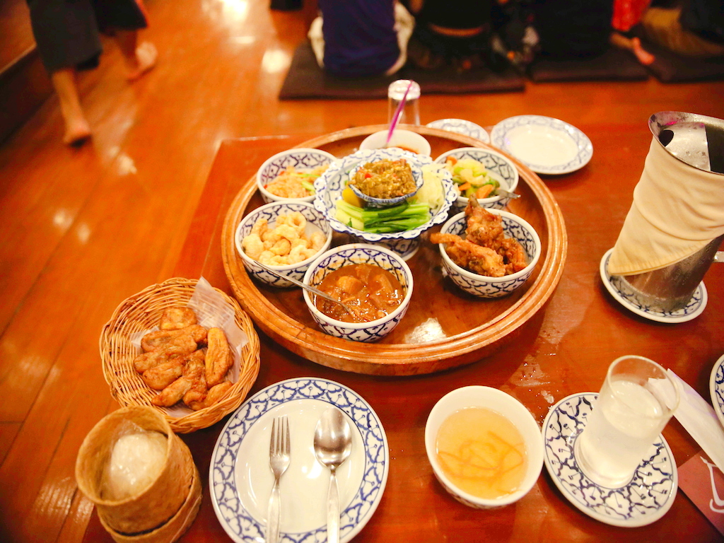 쿰칸똑 민속공연식당 티켓 할인, 운영 시간, 후기 [2025년] | Trip.com