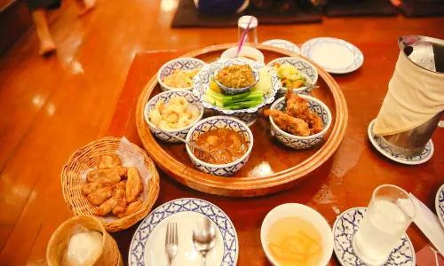 Khum Khantoke