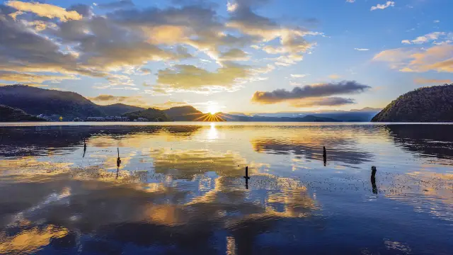 瀘沽湖觀賞日出