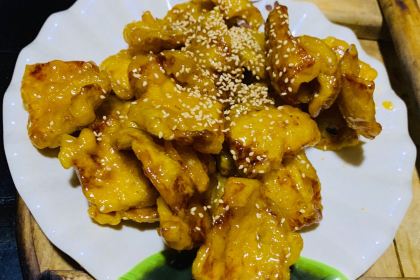 Stewed river fish in an iron pan
