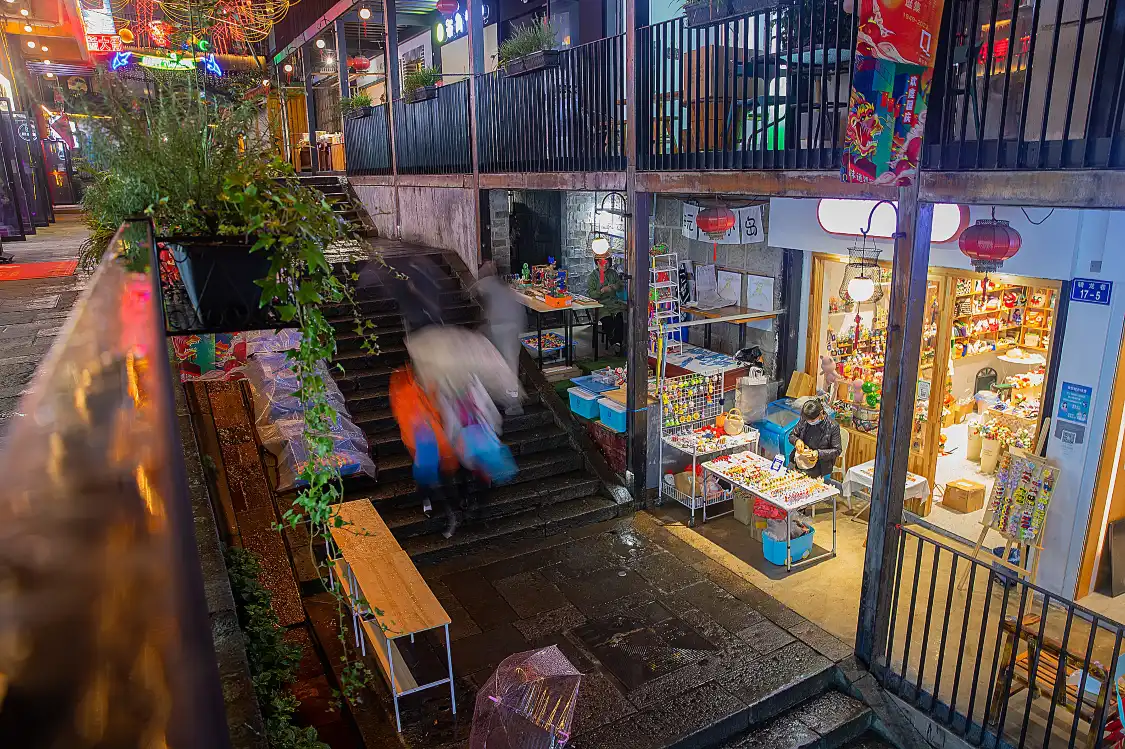 Hotels near Qilong Alley