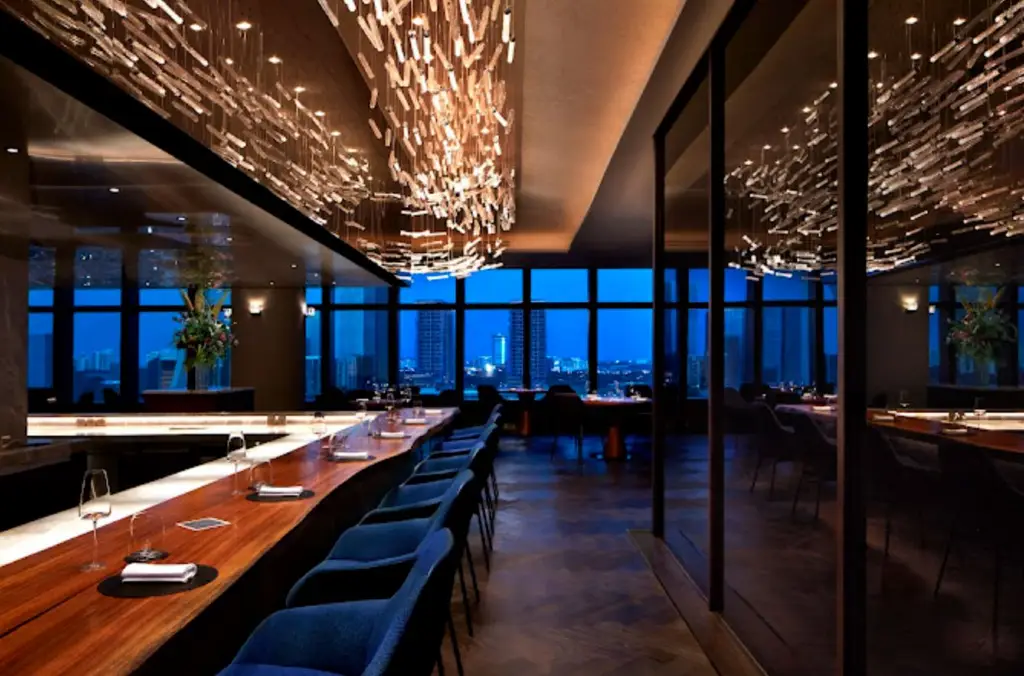 AKUNA Restaurant