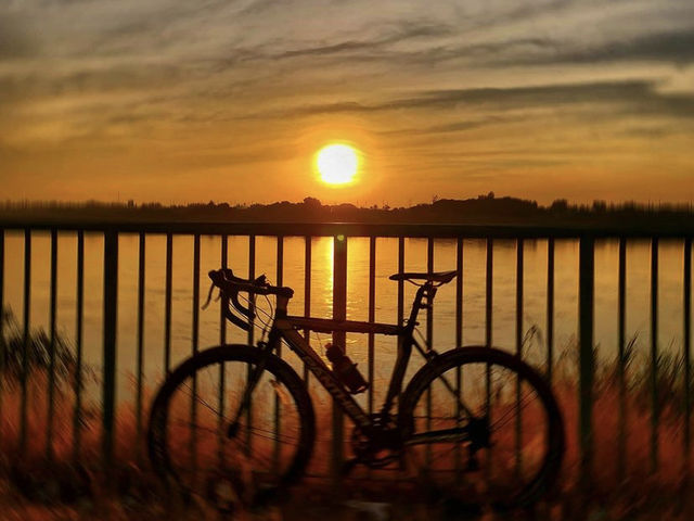 Cycling, sunsets and hiking