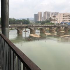 海月湾农庄(江景美食店) User Photo