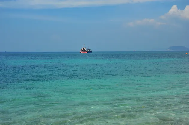 Отели с услугой бассейном в г. Порт-Диксон