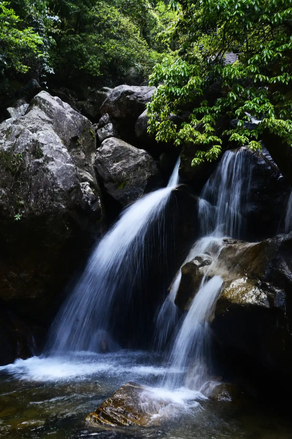 Các khách sạn gần Houwang Village