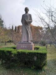 Statue of Cao Xueqin