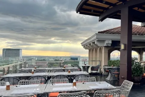 Sky Deck View Bar
