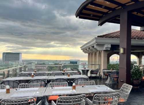 Sky Deck View Bar