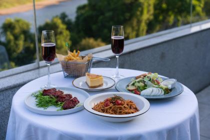 漓岸璞闲文旅酒店(阳朔西街漓江店)·上房野BISTRO·餐×酒×咖