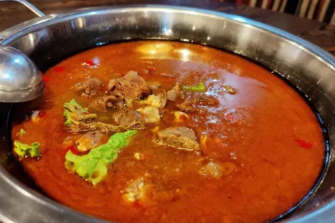 烫皮山羊肉火锅店