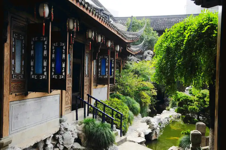 Hotel dekat Hu Xueyan Memorial Residence