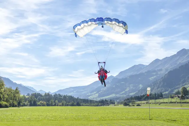 Paragliding in Switzerland