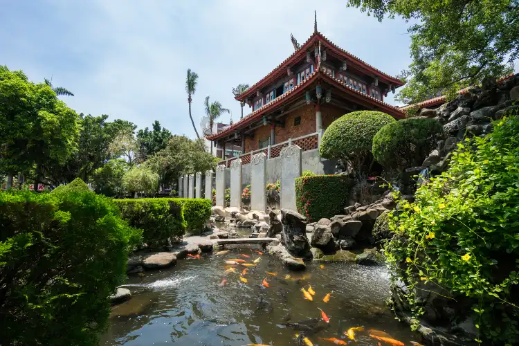 Hotels near Chikan Tower