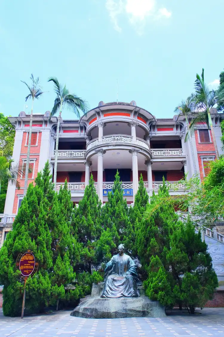 Hotels near Zheng Chenggong Memorial Hall