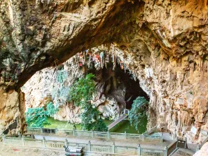 Jianshui Swallows'Cave