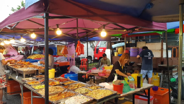 Taman Ungku Tun Aminah (TUTA) Saturday Night Market