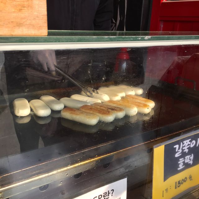 산속의 커다란 우물 같은 ‘산정호수’