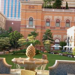 ZI YAT HEEN User Photo