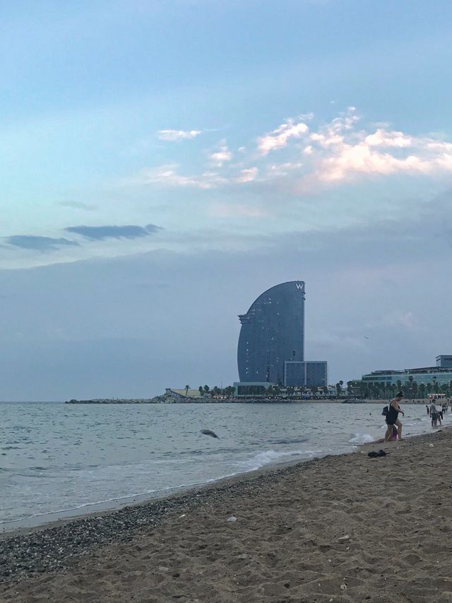 바르셀로네타 해변 즐기기