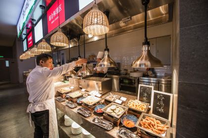 齐河孔雀王温泉酒店·金孔雀自助百汇