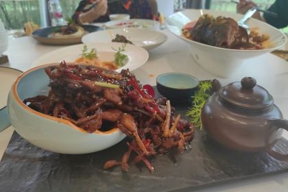 七彩山庄竹宴餐厅