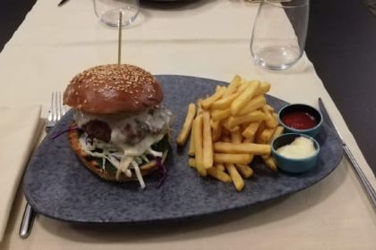 San Frediano Bar & Restaurant by “UNA cucina”