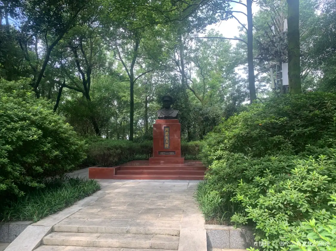 Hotels near Xiao Jinguang Bronze Statue Memorial Park