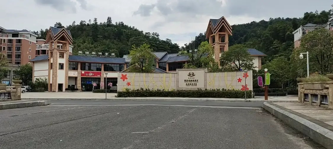 Hotels near Dingnan Taohuayuan Sceneic Area