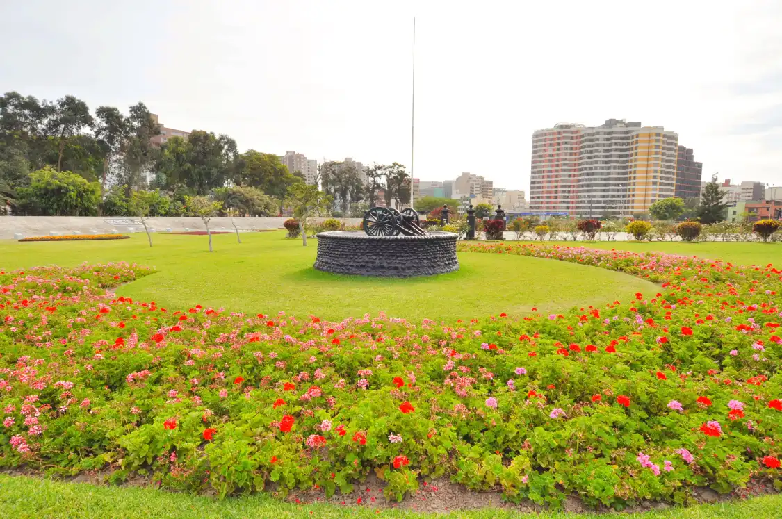 Hotels near Reducto No. 2 Park