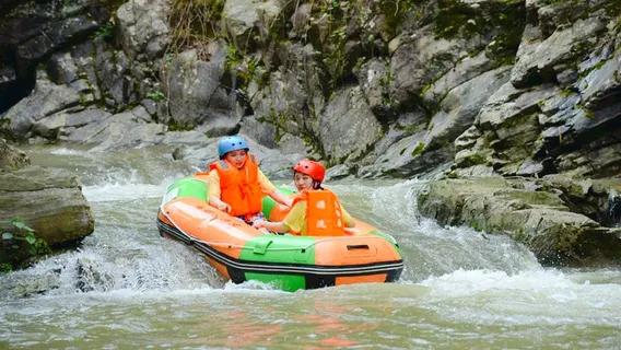 Tongshan Sun Creek Drifting