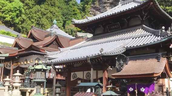Hozan-ji Temple (Ikoma Shoten)