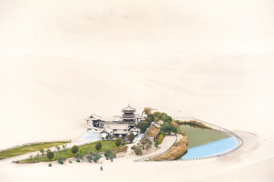 3_Mingsha Mountain And Crescent Spring