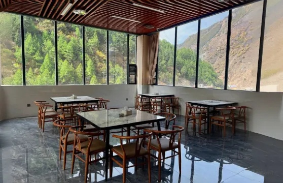 雅江瑞鴻大酒店·空中餐廳