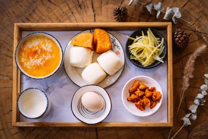 猫在云里·Cat in the Clouds｜既山野Embracing Nature·雪山观景野奢度假民宿(海螺沟冰川森林公园店)·户外餐厅