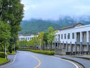 Mayu Valley Hot Spring Town