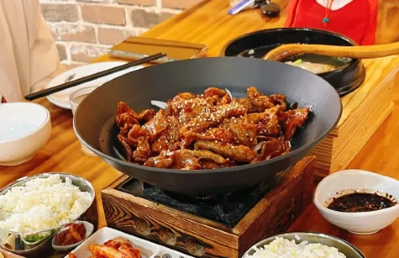 元奶奶包飯. 參雞湯（新興旗艦店）