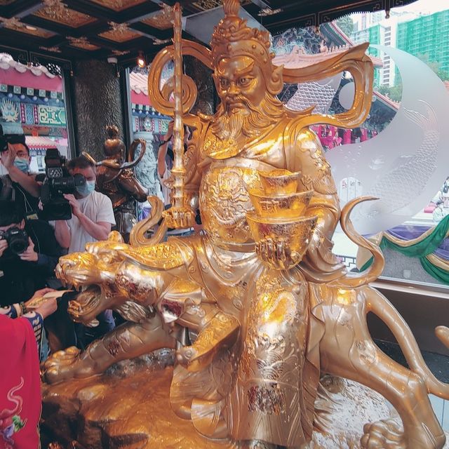 另類本地遊嗇色園黃大仙祠財神宮貼金箔