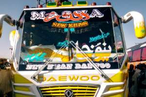 파키스탄 버스터미널에서 만난 대우버스. 이곳에서 대우버스는 우등버스 대접을 받아서 가끔 짝뚱 대우 로고를 붙이고 다니는 버스도 볼 수 있다. #파키스탄 #퀘타 #도시여행
#도시여행