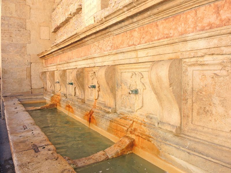 Fontana delle Tredici Cannelle