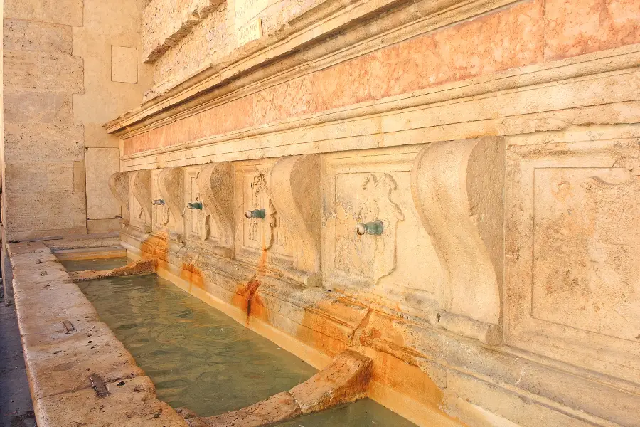 Fontana delle Tredici Cannelle