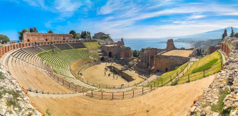 Отели рядом с достопримечательностью «Corso Umberto I»