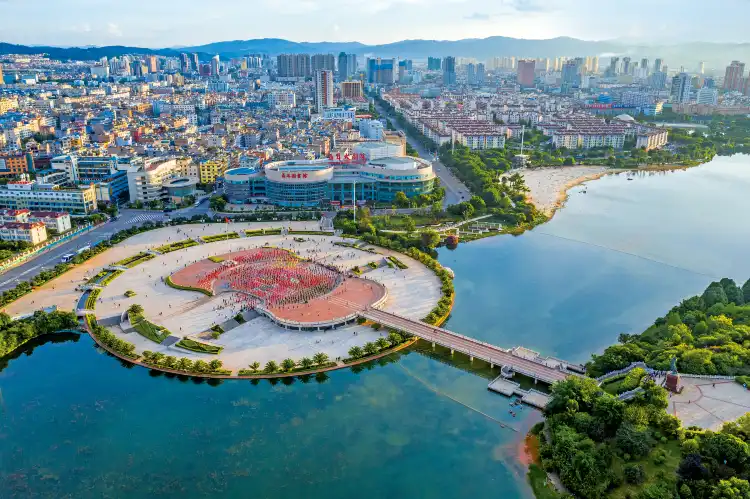 Hotels near Nie Er Music Square