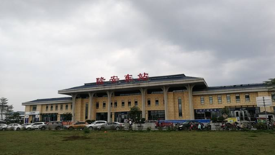 隆安東站-站前廣場