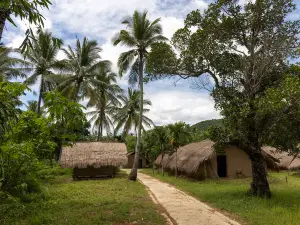 Boat-shaped cottage house in Baicha Village