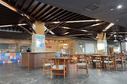 云顶美食城(长白山万达店)