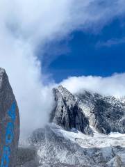 玉龍雪山4680公尺石碑